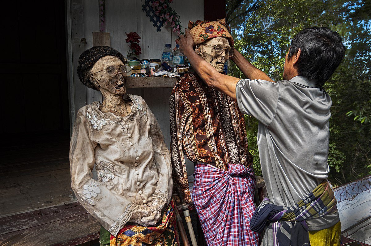 Ma’nene, Tradisi Toraja Untuk Mengenang Leluhurnya